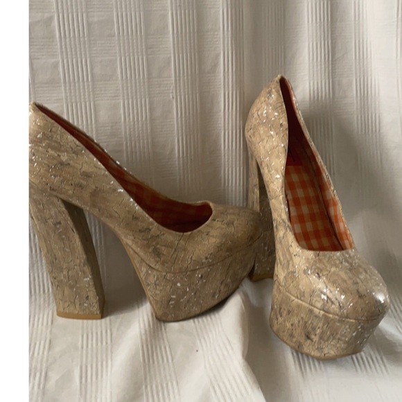 Valentino Style Platform Heels, Size 7.5 - Picture 6 of 11